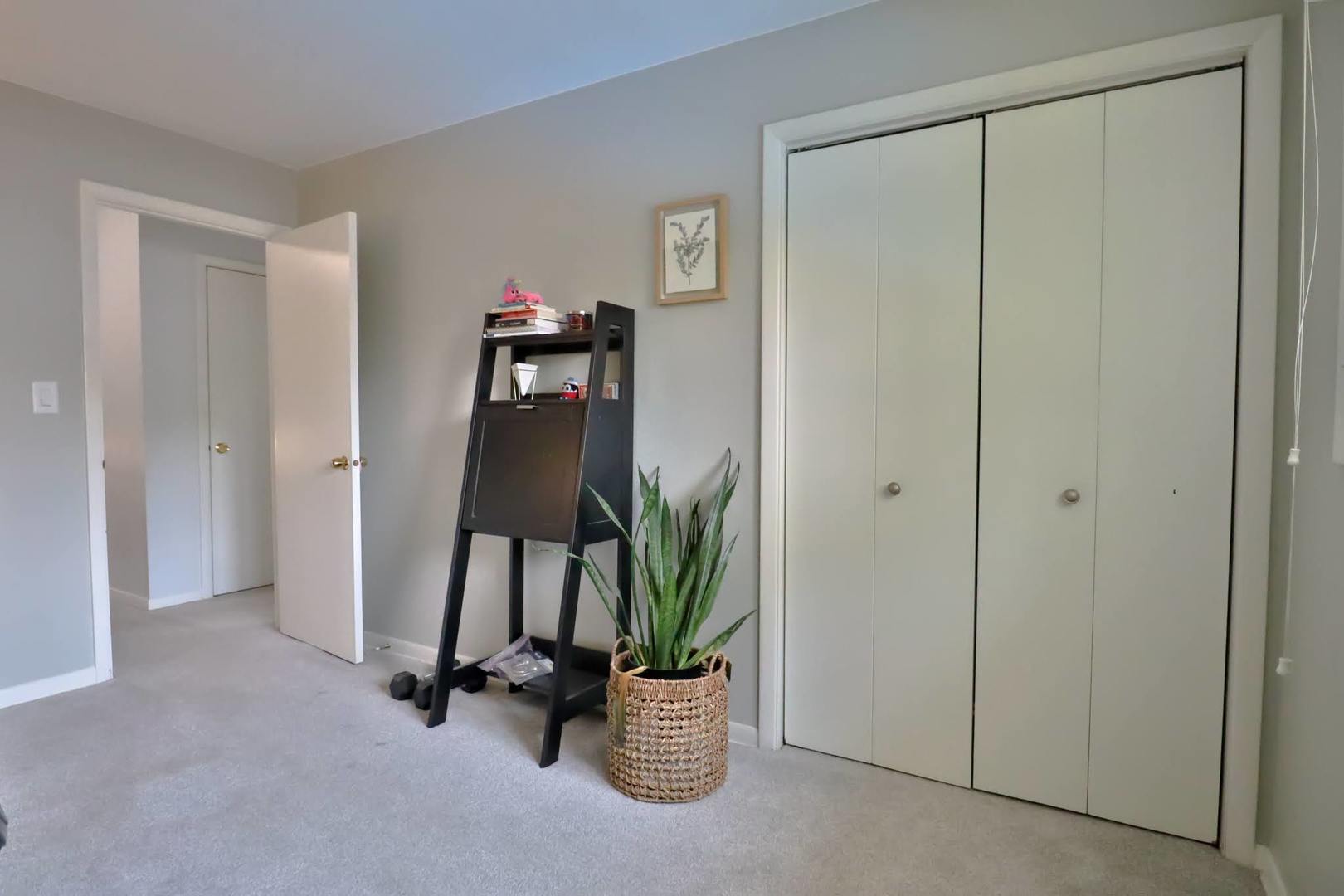 502 S Reuter Drive, Arlington Heights, IL 60005