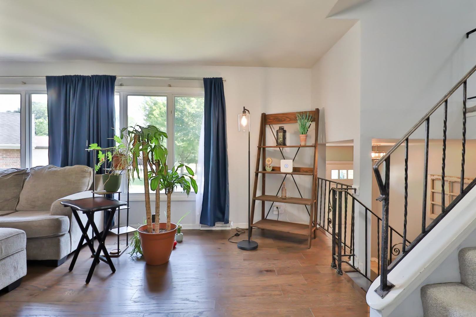502 S Reuter Drive, Arlington Heights, IL 60005