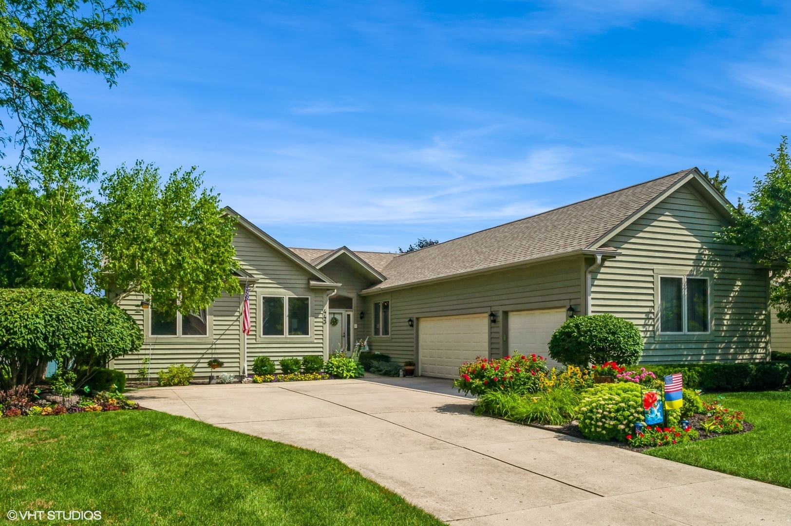443 Red Rock Drive, Lindenhurst, IL 60046