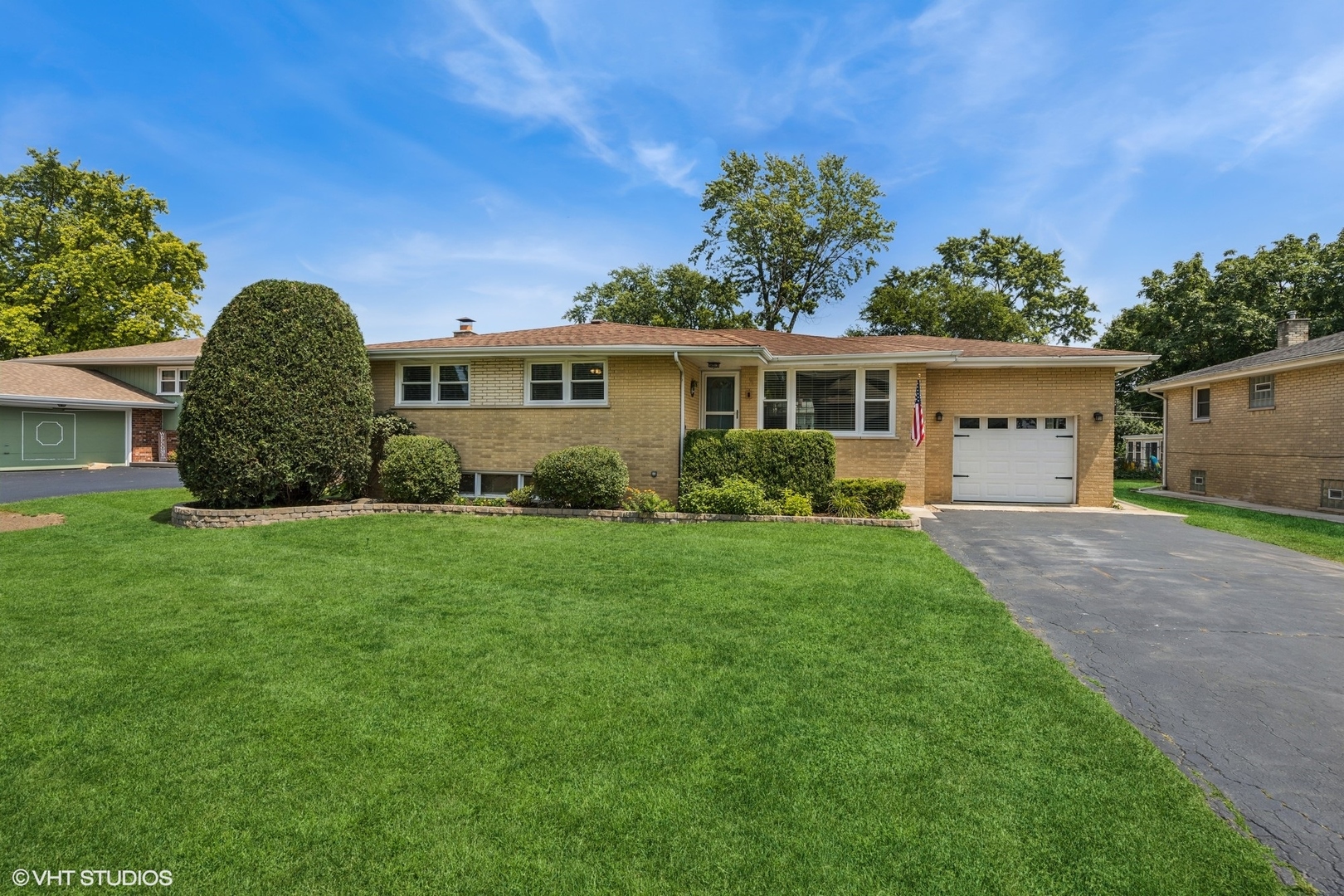 8615 Dunbar Street, Willow Springs, IL 60480