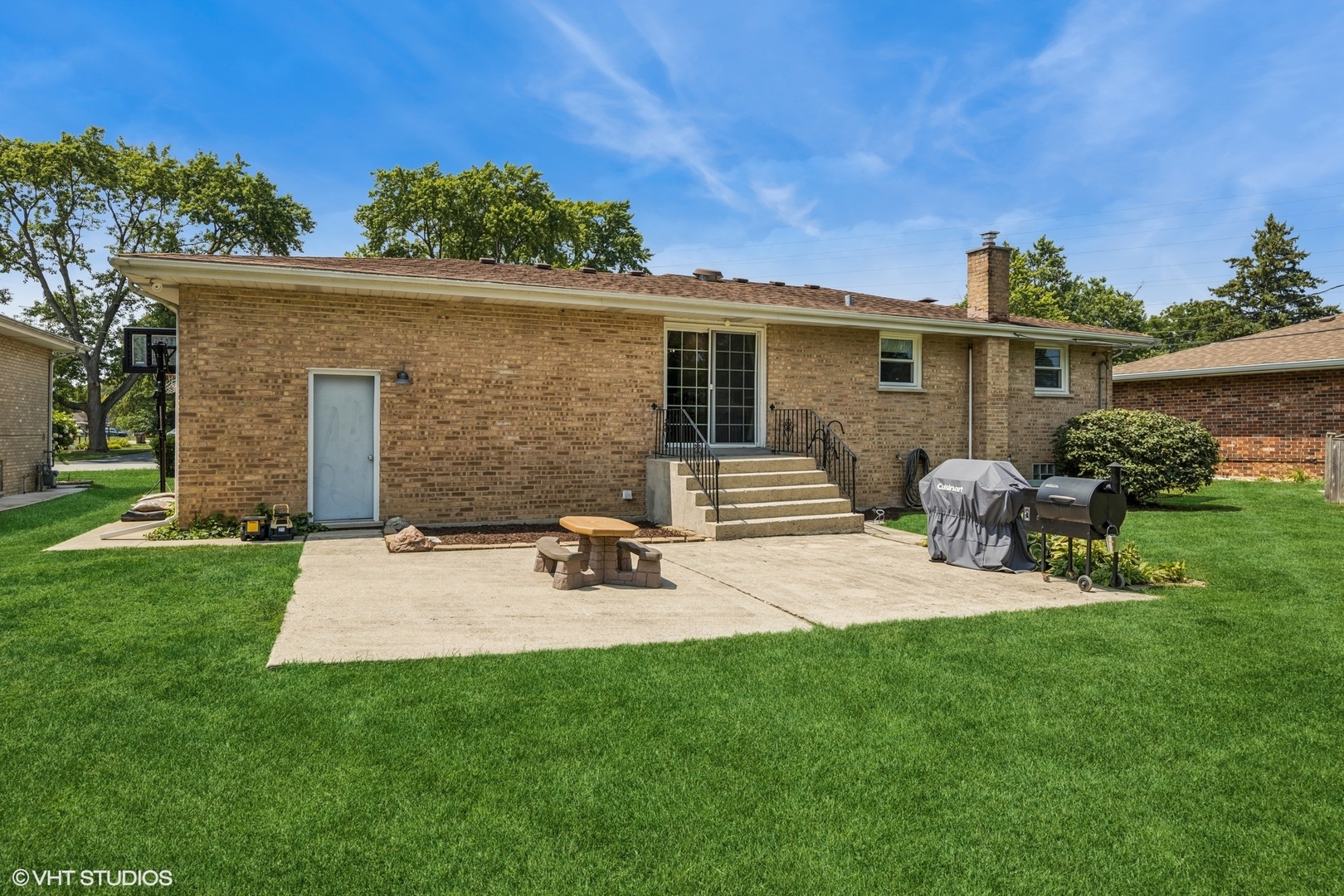 8615 Dunbar Street, Willow Springs, IL 60480