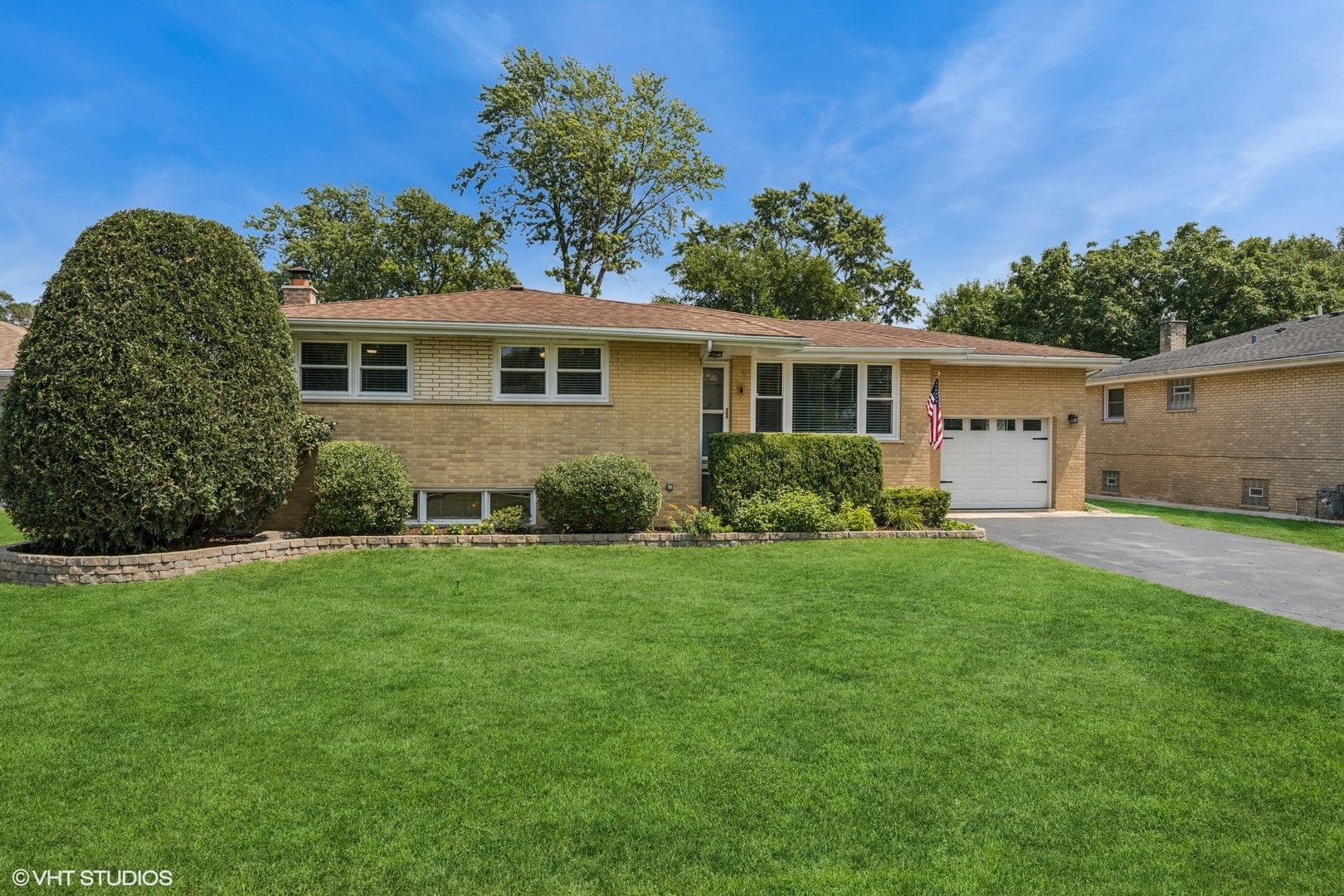 8615 Dunbar Street, Willow Springs, IL 60480