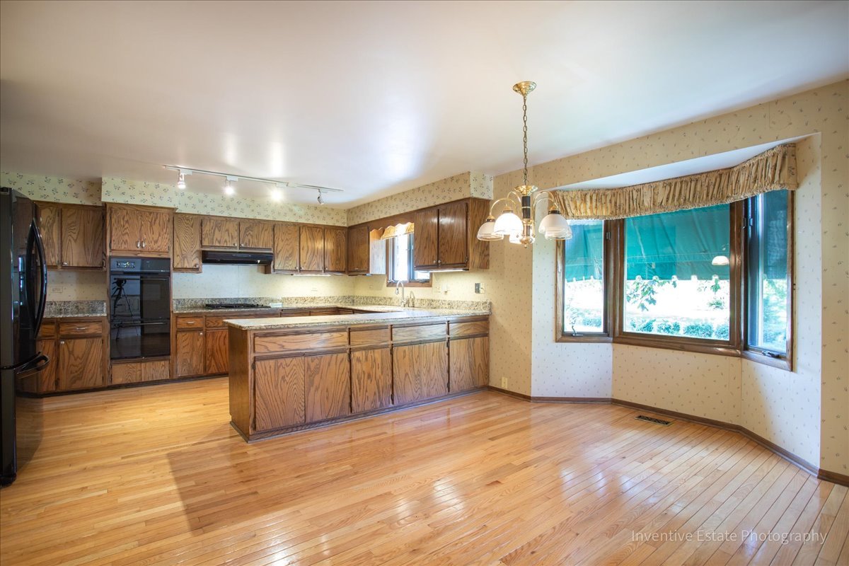6710 Wedgewood Lane, Willowbrook, IL 60527