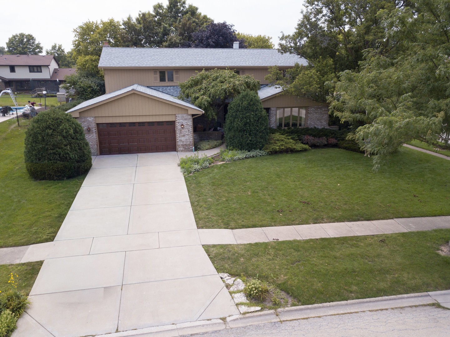 6710 Wedgewood Lane, Willowbrook, IL 60527