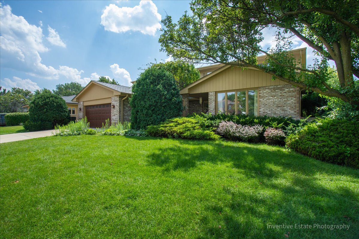6710 Wedgewood Lane, Willowbrook, IL 60527