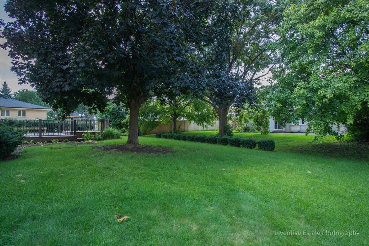 6710 Wedgewood Lane, Willowbrook, IL 60527