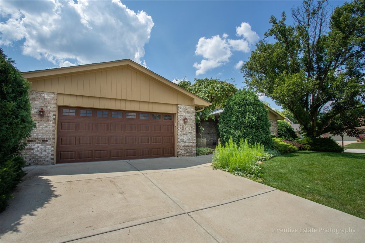 6710 Wedgewood Lane, Willowbrook, IL 60527