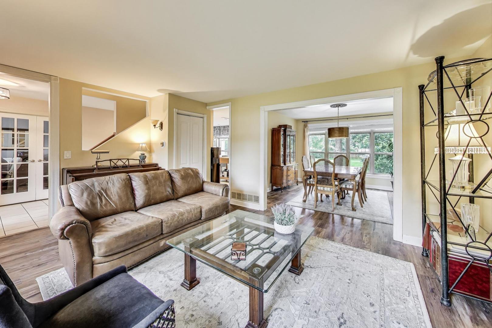 28W409 Leverenz Road, Naperville, IL 60564