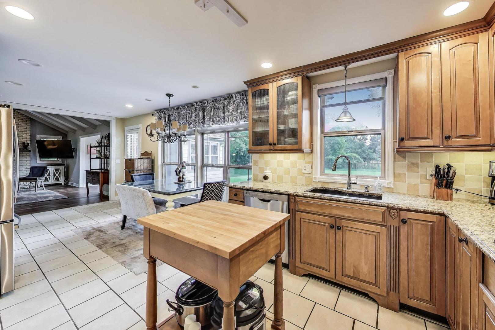28W409 Leverenz Road, Naperville, IL 60564