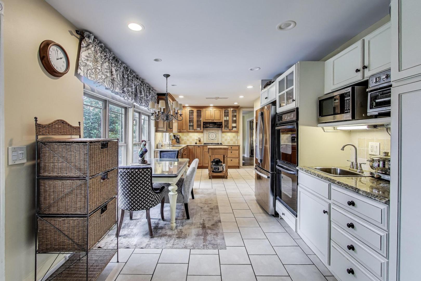 28W409 Leverenz Road, Naperville, IL 60564