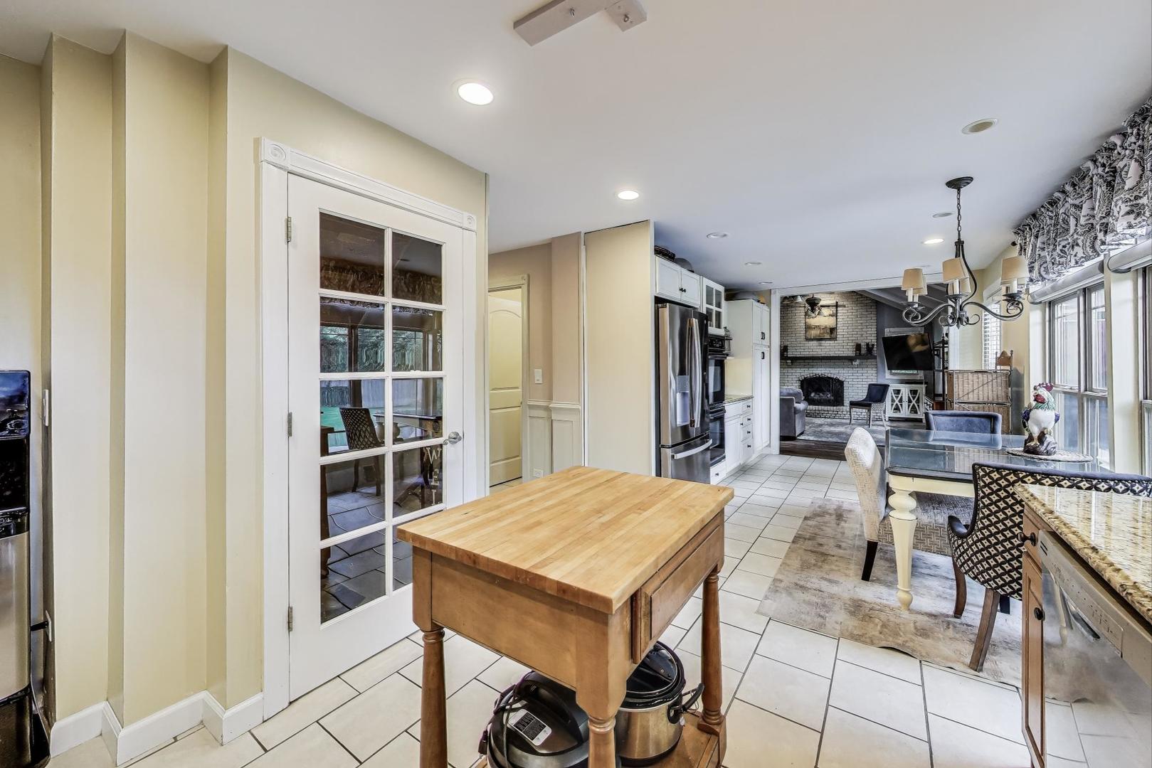 28W409 Leverenz Road, Naperville, IL 60564