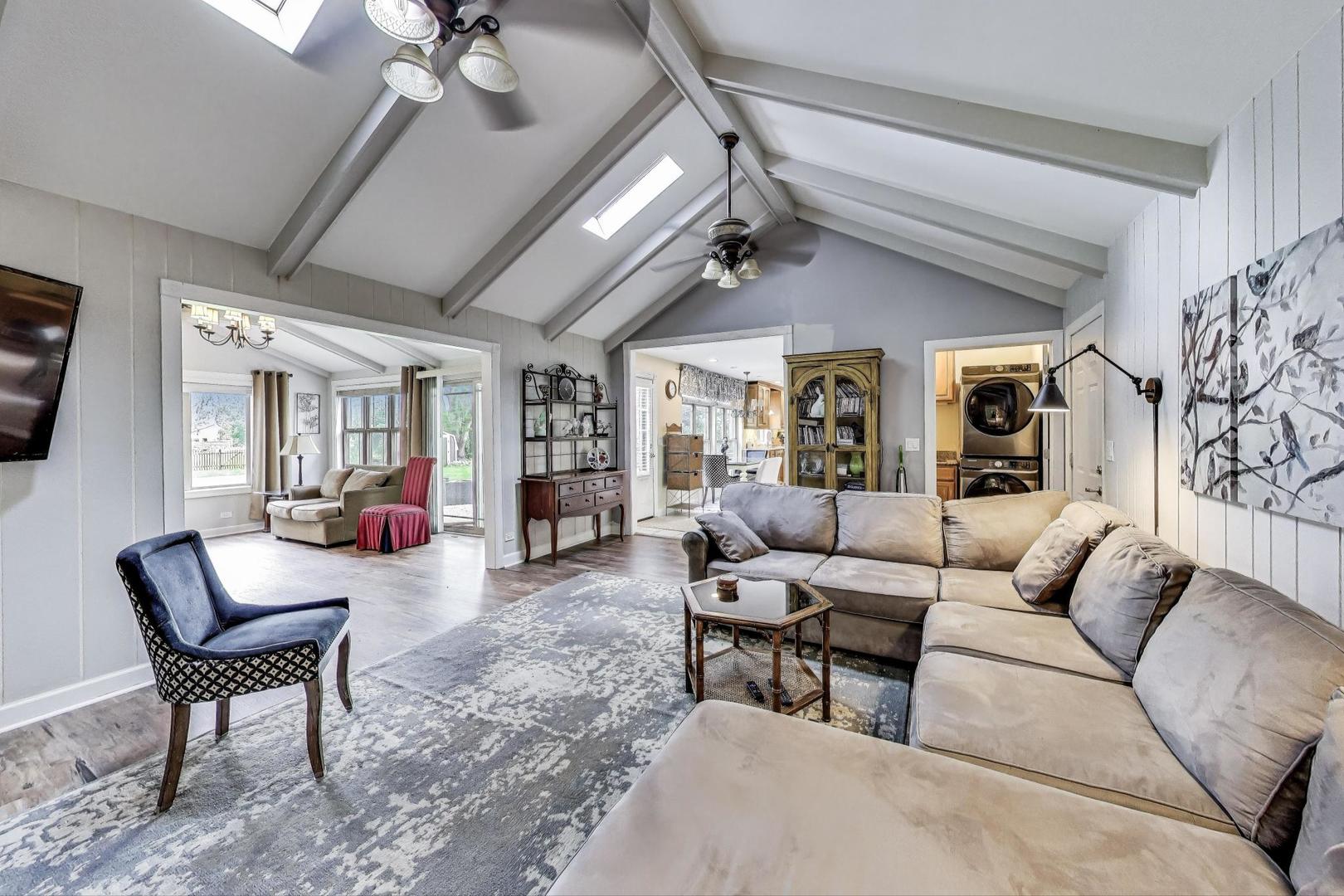 28W409 Leverenz Road, Naperville, IL 60564