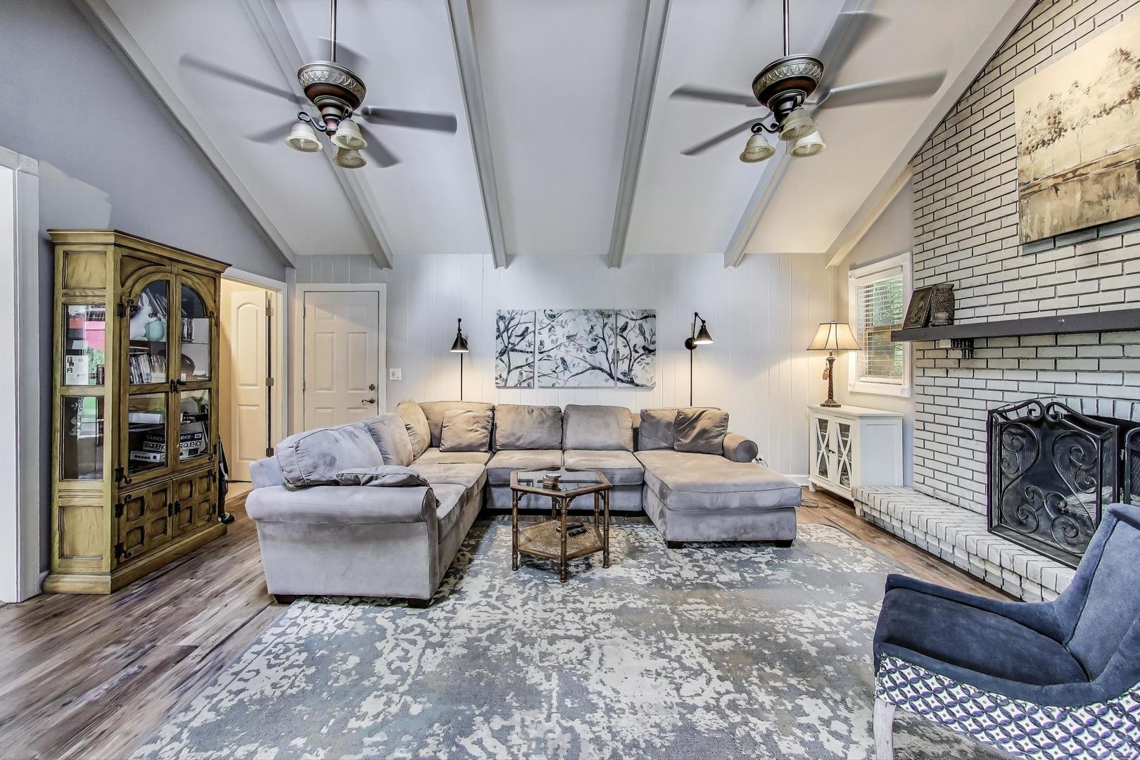28W409 Leverenz Road, Naperville, IL 60564