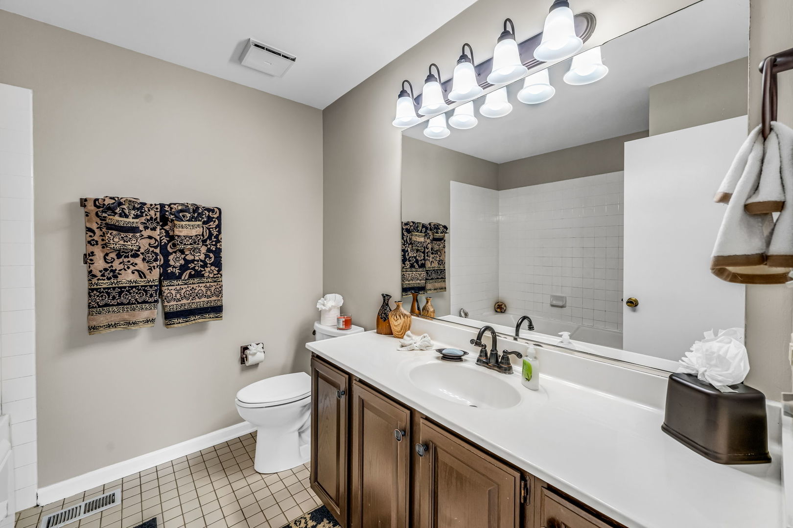 3064 Anton Circle, Aurora, IL 60504