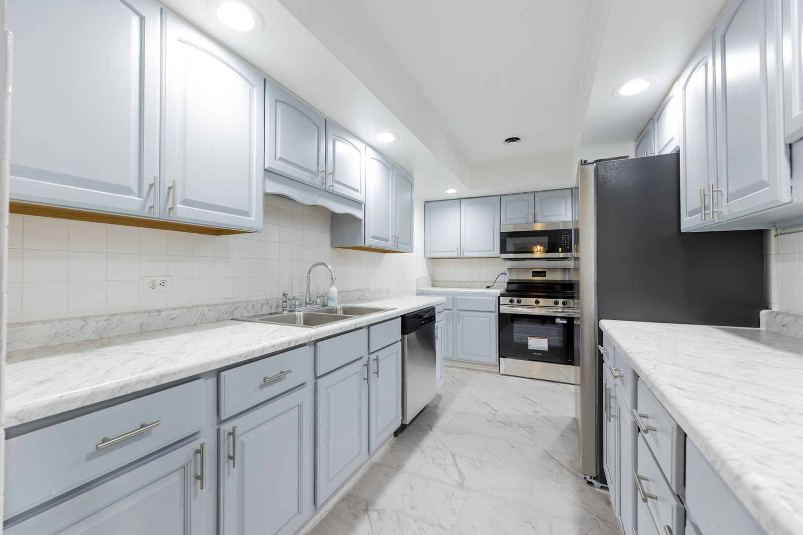5721 Circle Drive #202, Oak Lawn, IL 60453