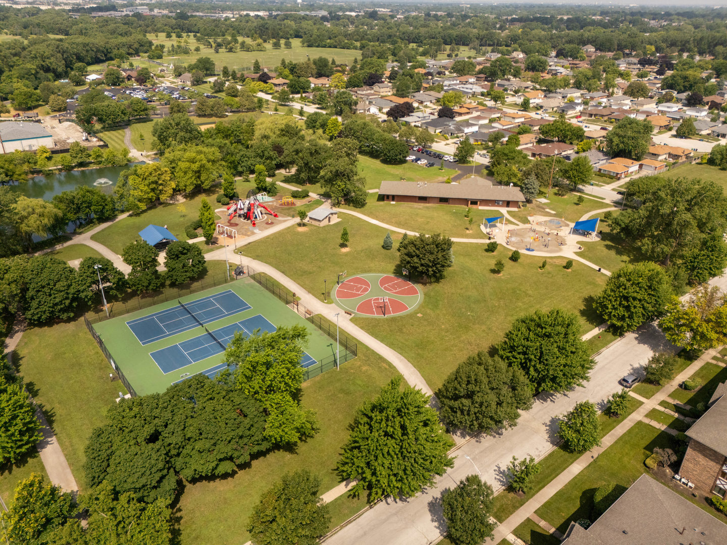 5721 Circle Drive #202, Oak Lawn, IL 60453