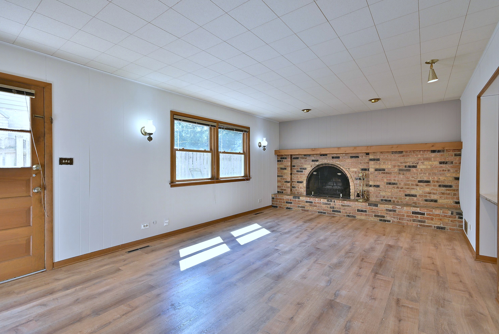 1615 E Miner Street, Arlington Heights, IL 60004