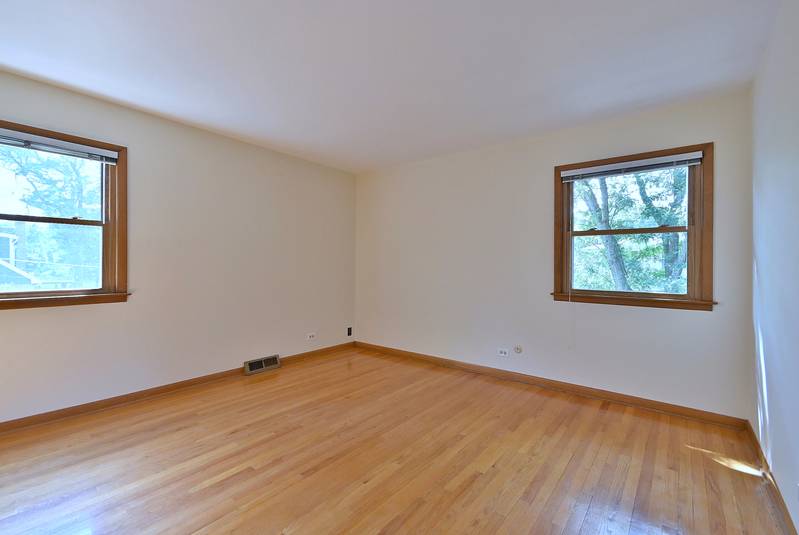 1615 E Miner Street, Arlington Heights, IL 60004