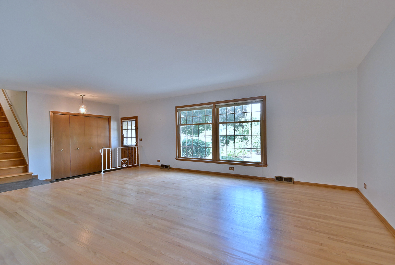 1615 E Miner Street, Arlington Heights, IL 60004