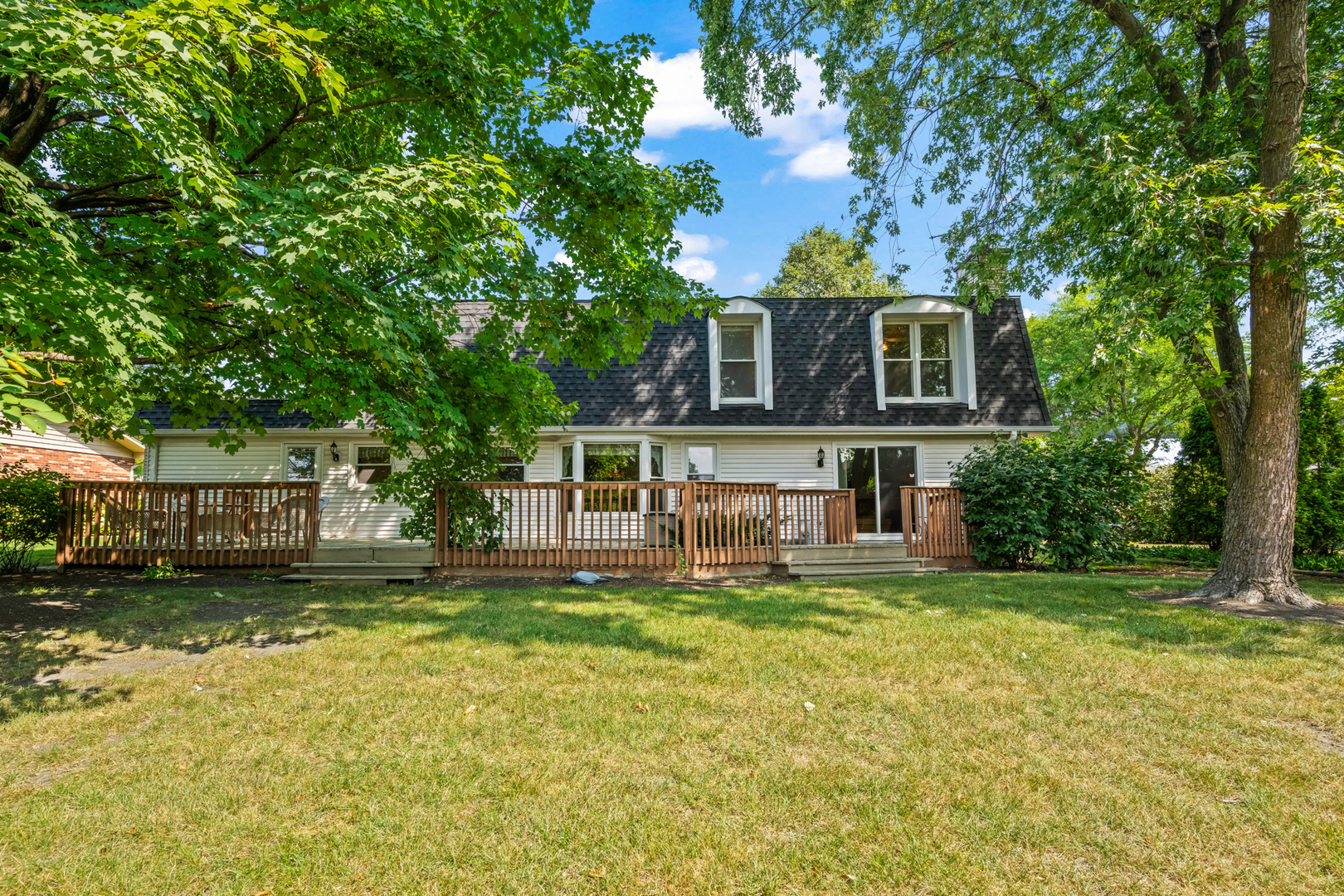 1507 W Plymouth Drive, Arlington Heights, IL 60004