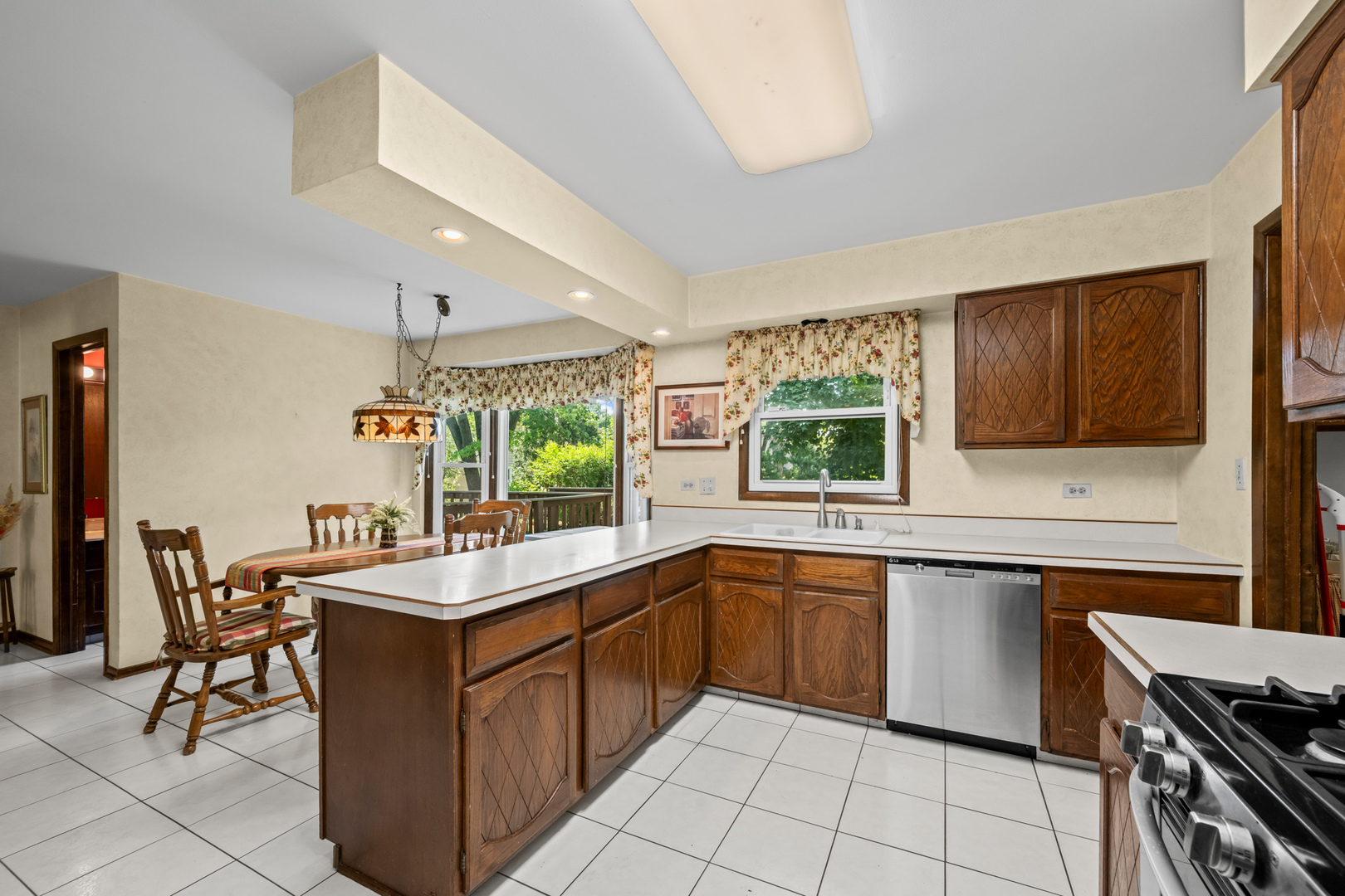 1507 W Plymouth Drive, Arlington Heights, IL 60004