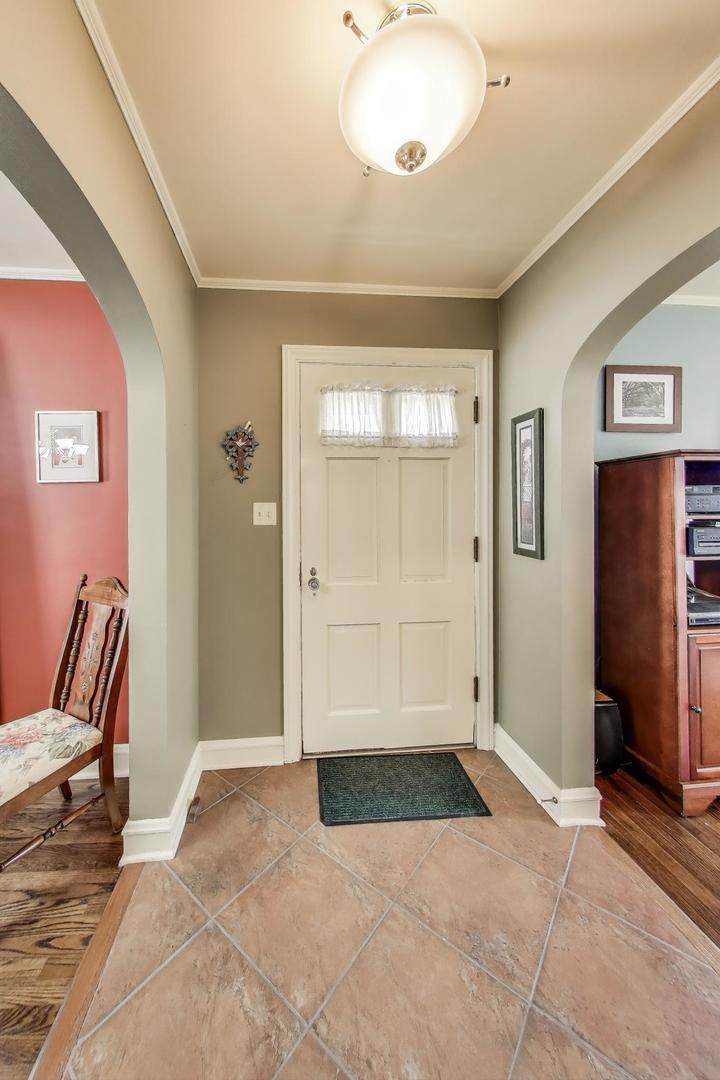 586 S Saylor Avenue, Elmhurst, IL 60126