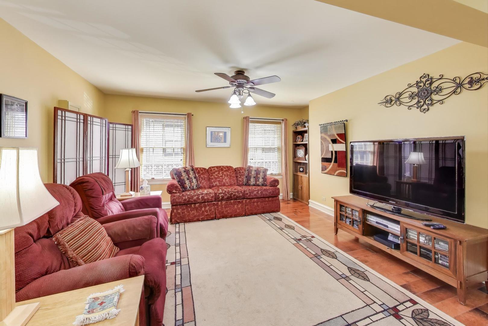 586 S Saylor Avenue, Elmhurst, IL 60126