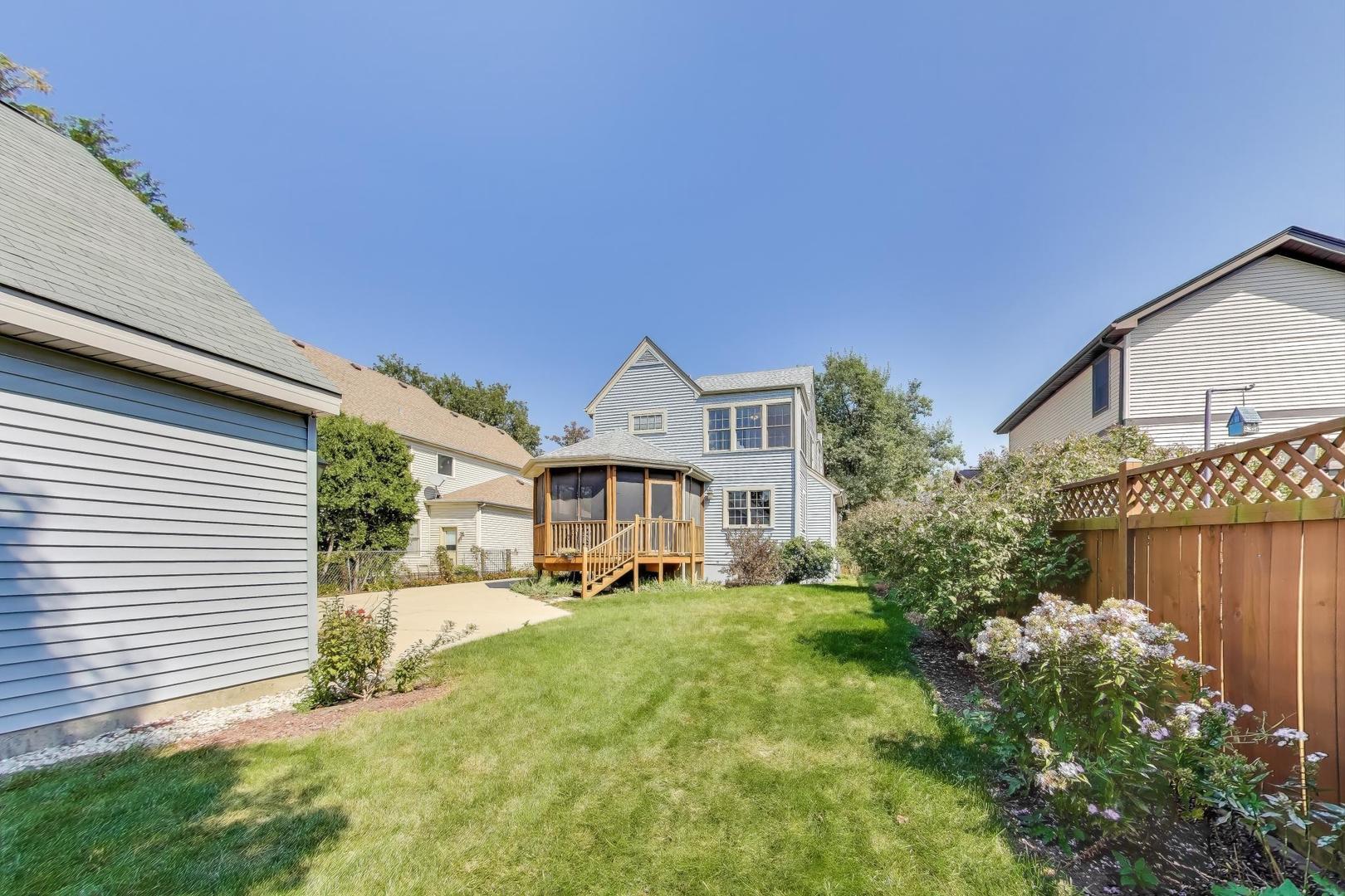 586 S Saylor Avenue, Elmhurst, IL 60126