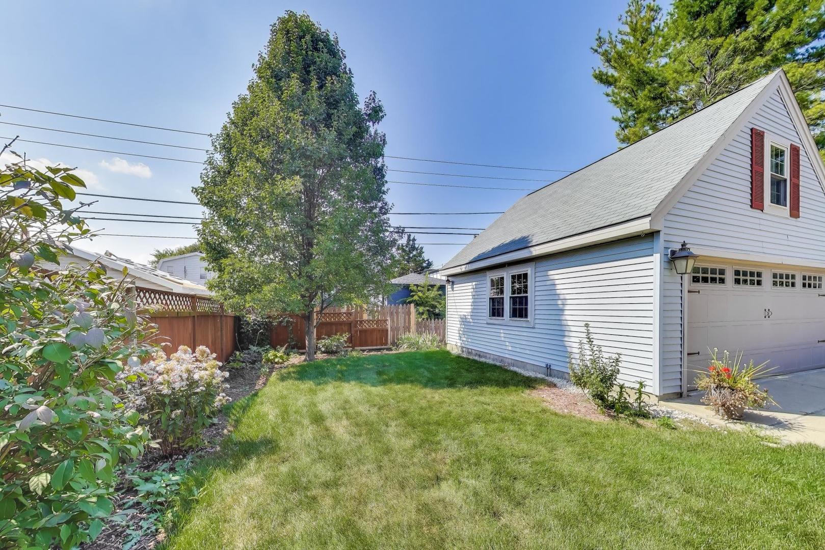 586 S Saylor Avenue, Elmhurst, IL 60126