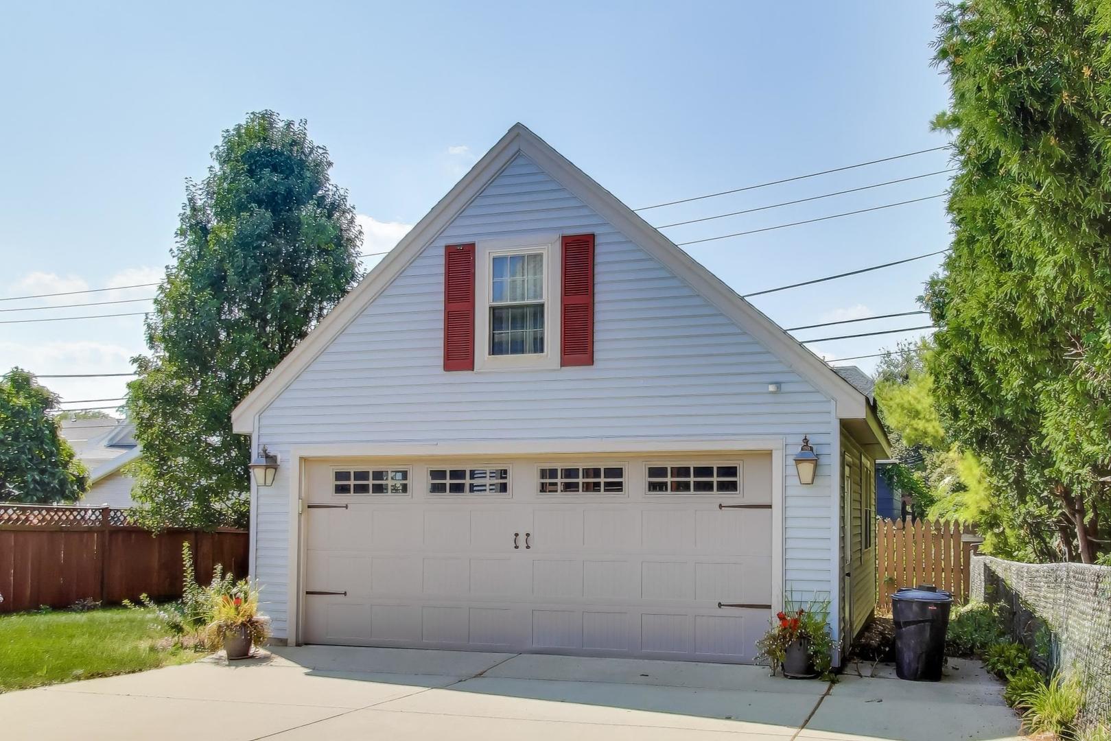 586 S Saylor Avenue, Elmhurst, IL 60126