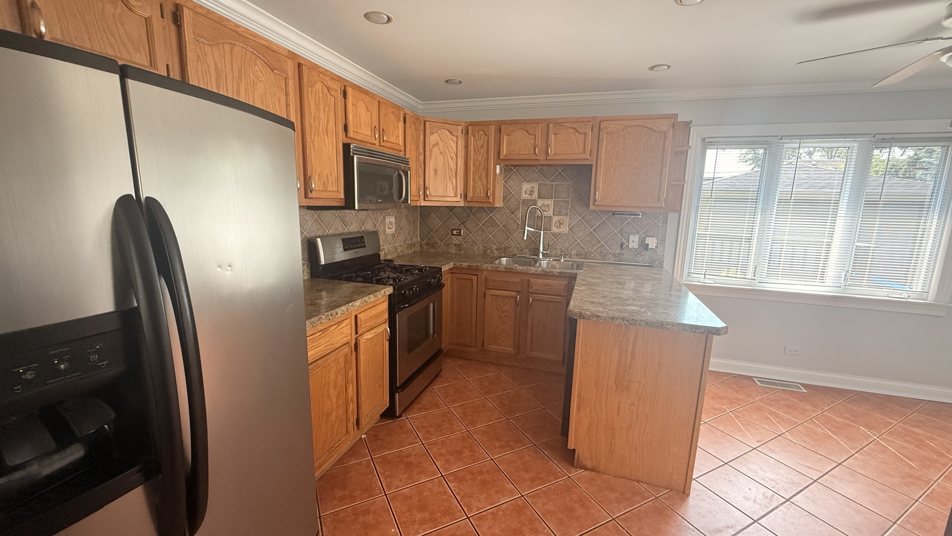 8937 Southfield Drive, Bridgeview, IL 60455
