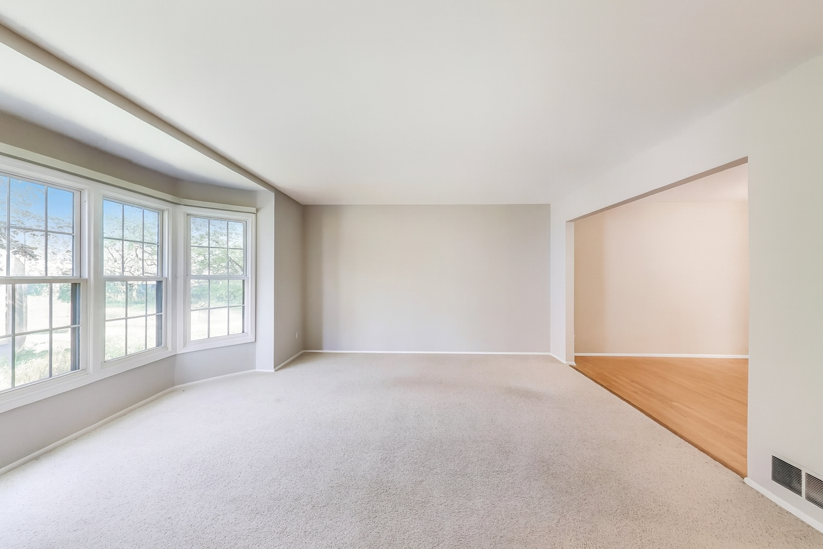 1022 Oakview Drive, Wheaton, IL 60187