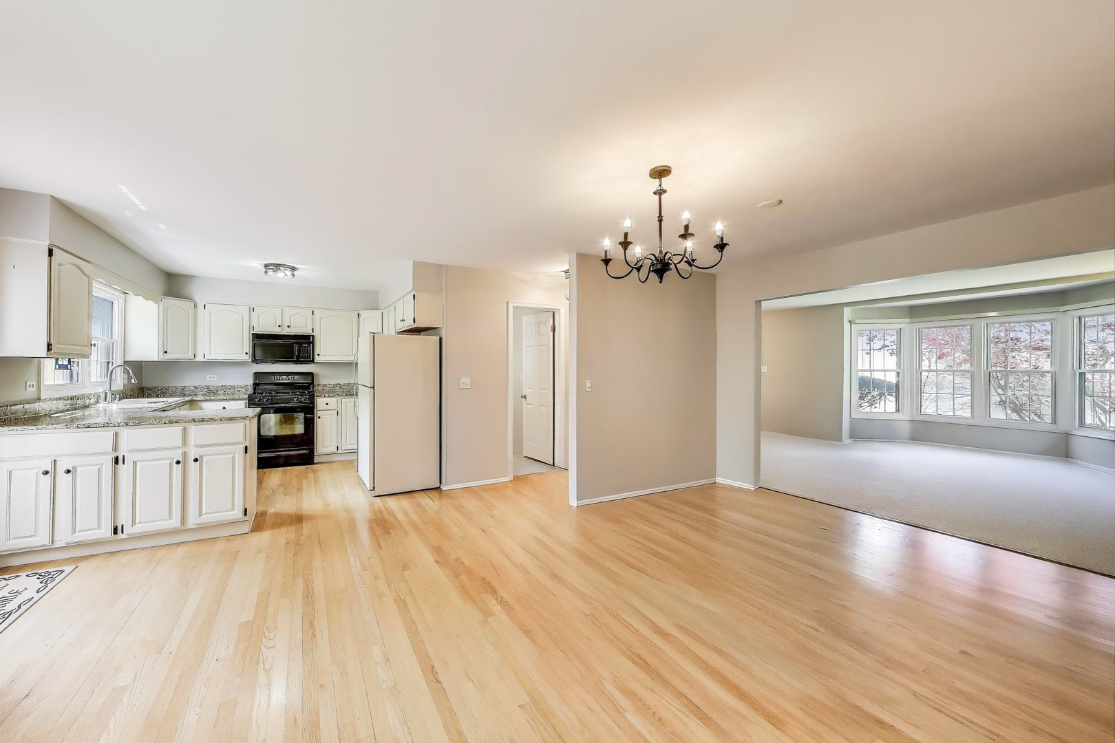 1022 Oakview Drive, Wheaton, IL 60187
