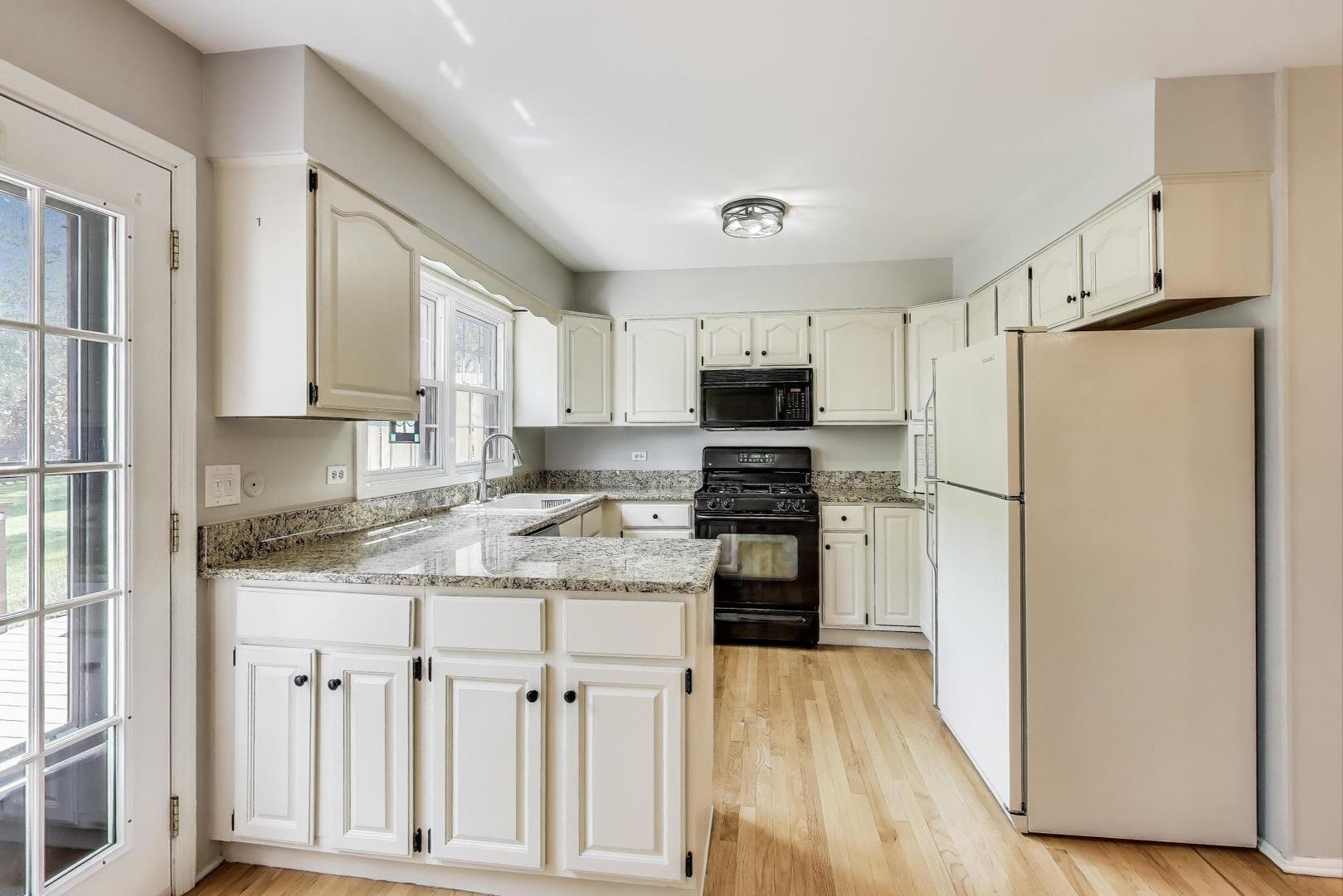 1022 Oakview Drive, Wheaton, IL 60187