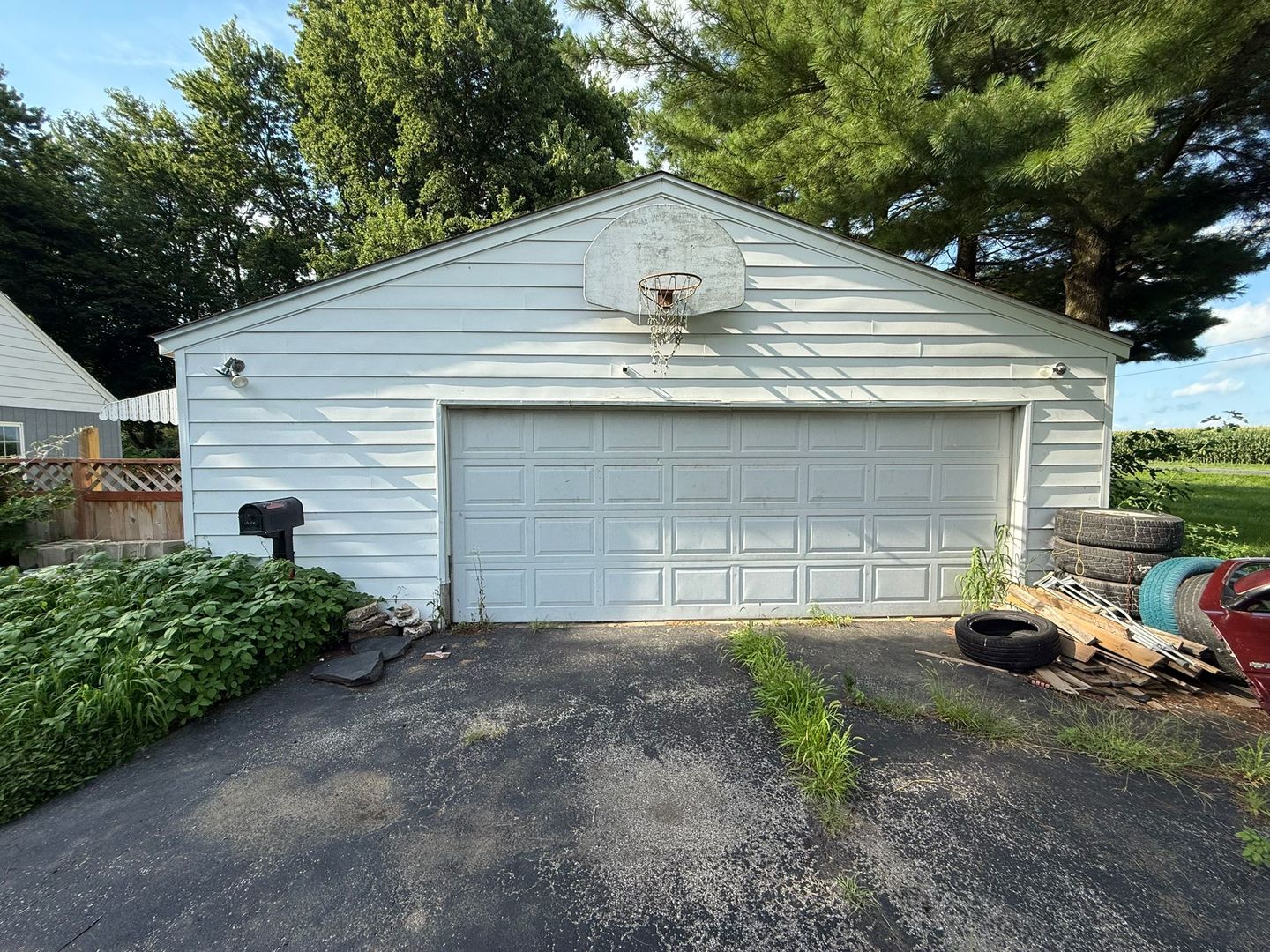 20961 Center Staff Road, Illiopolis, IL 62539