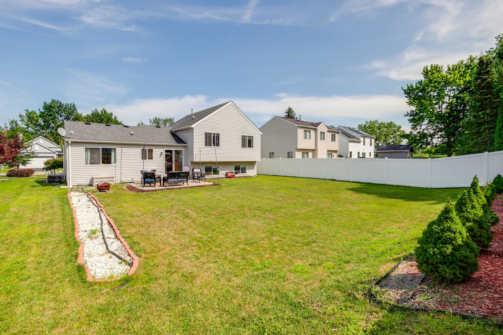 318 White Tail Drive, Hainesville, IL 60030