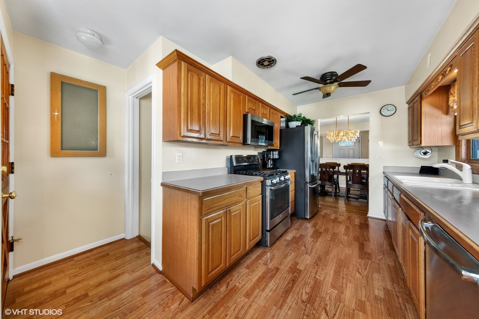 769 S FAIRVIEW Avenue, Elmhurst, IL 60126