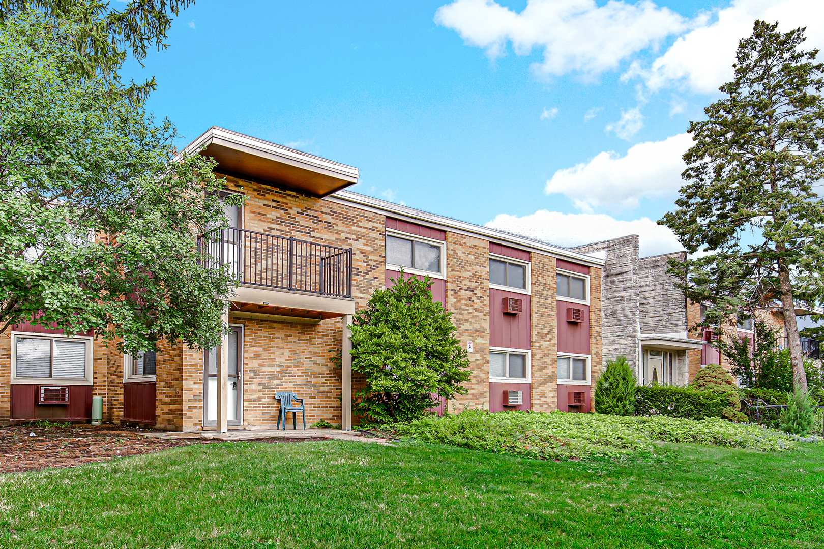 1320 Lore Lane #107B, Lombard, IL 60148