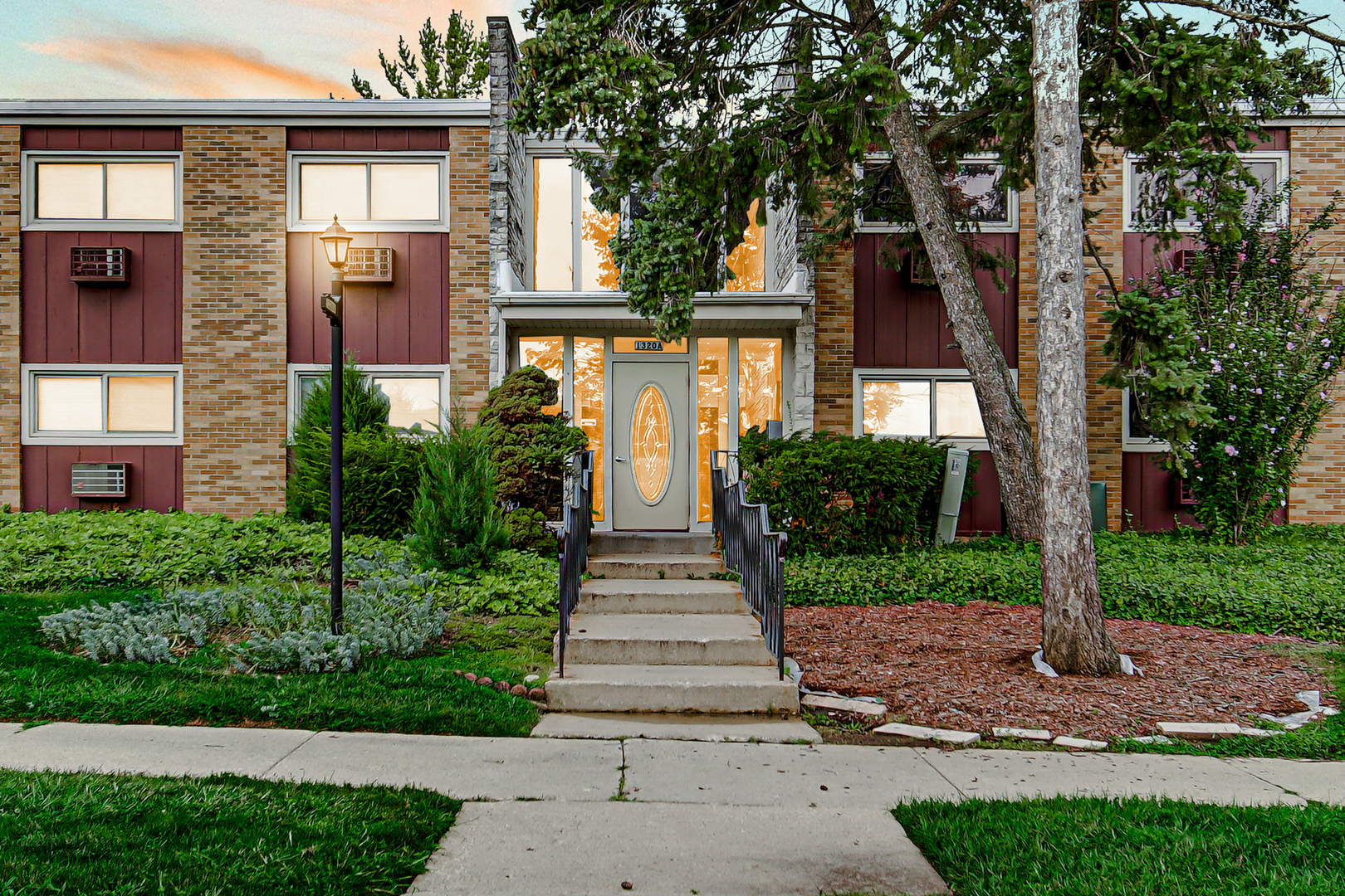 1320 Lore Lane #107B, Lombard, IL 60148