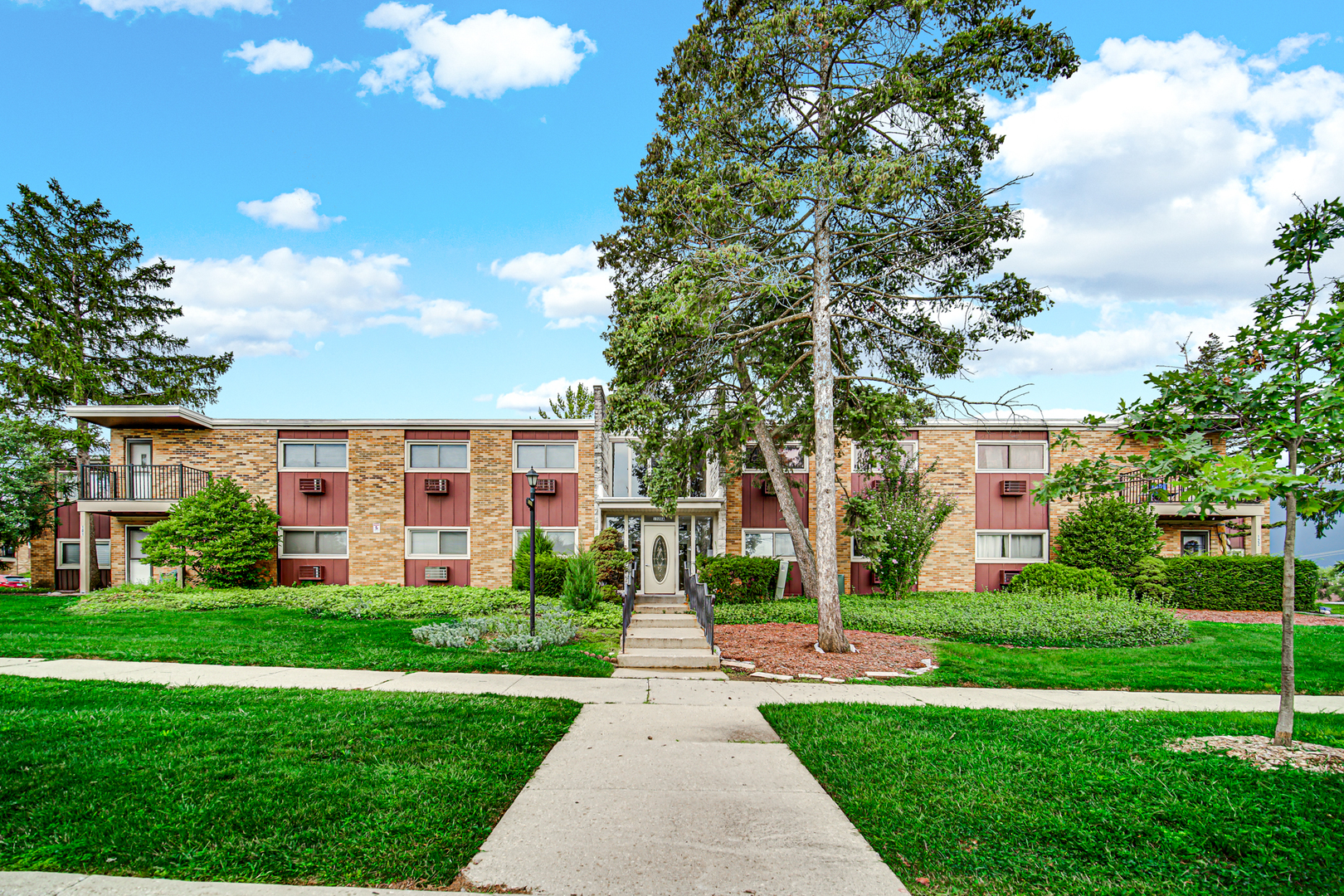 1320 Lore Lane #107B, Lombard, IL 60148