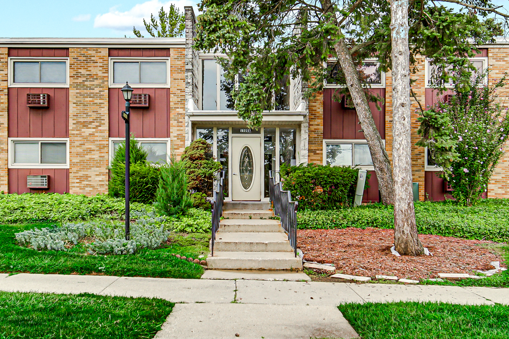 1320 Lore Lane #107B, Lombard, IL 60148