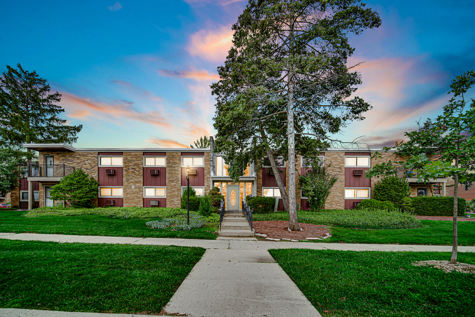 1320 Lore Lane #107B, Lombard, IL 60148