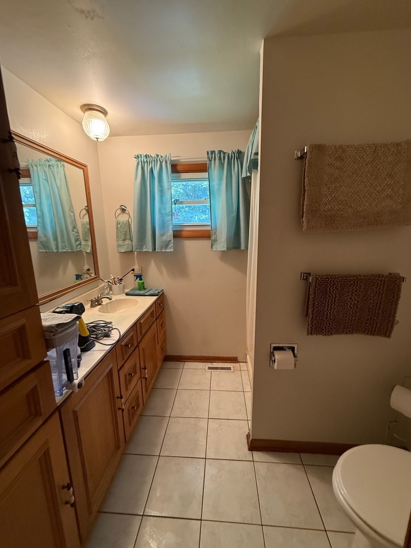 242 Thompson Avenue, Winthrop Harbor, IL 60096