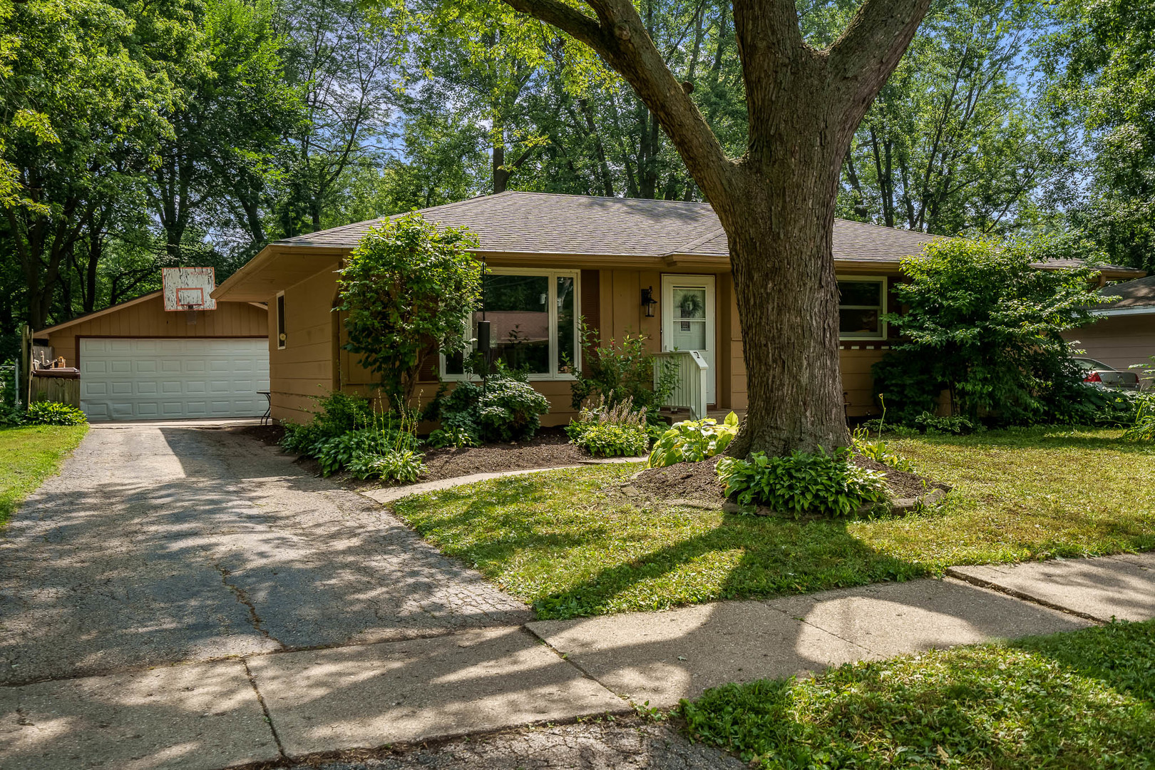 1016 Esmond Drive, Rockford, IL 61108