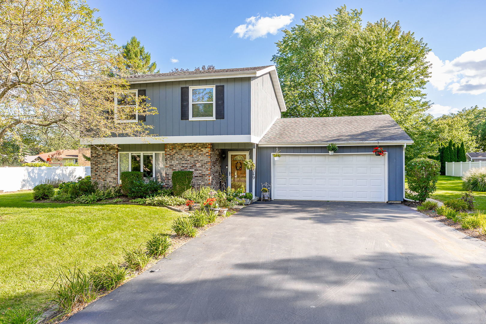 24349 W Camelot Road, Joliet, IL 60404