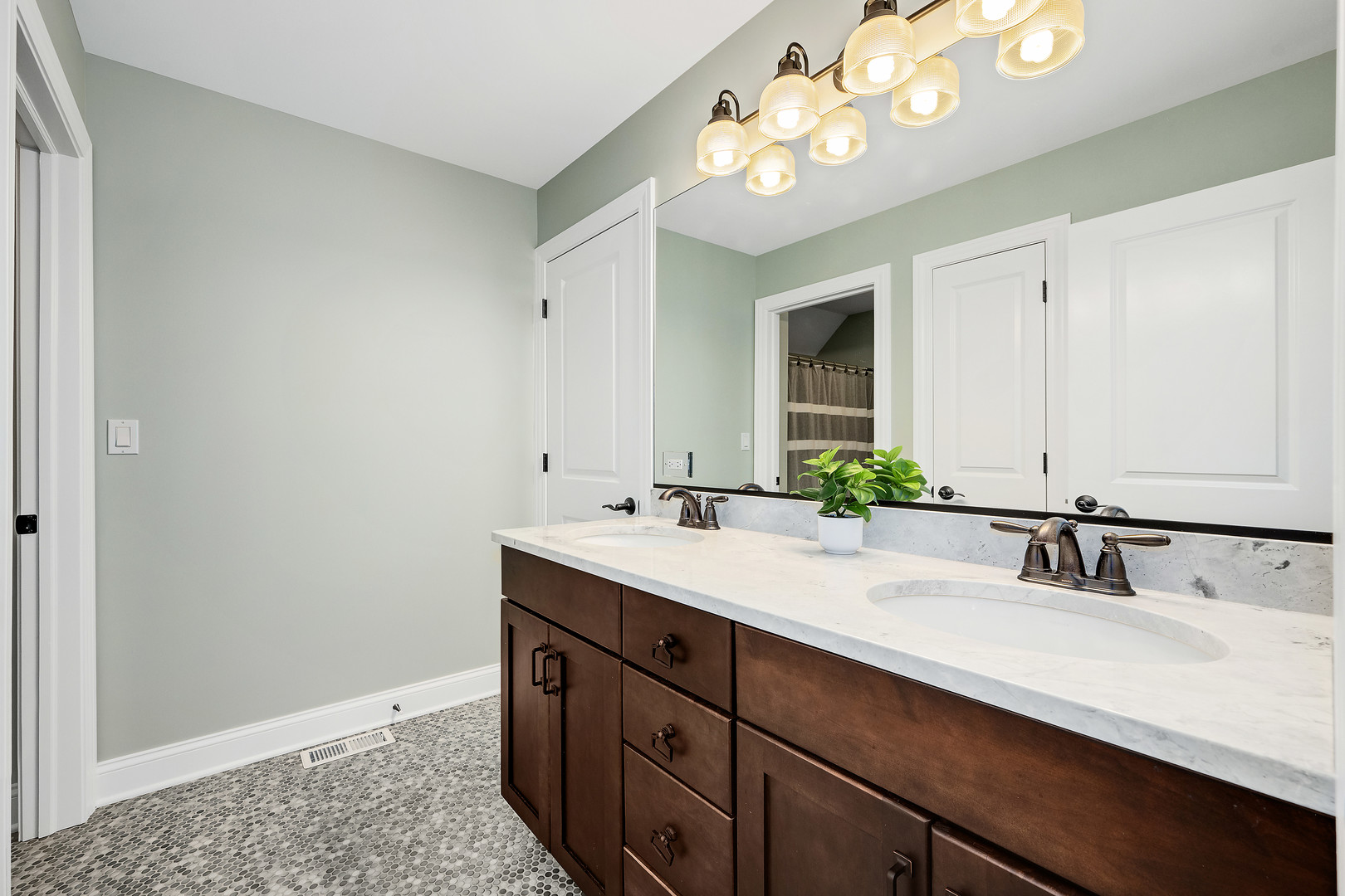 4117 Sterling Road, Downers Grove, IL 60515