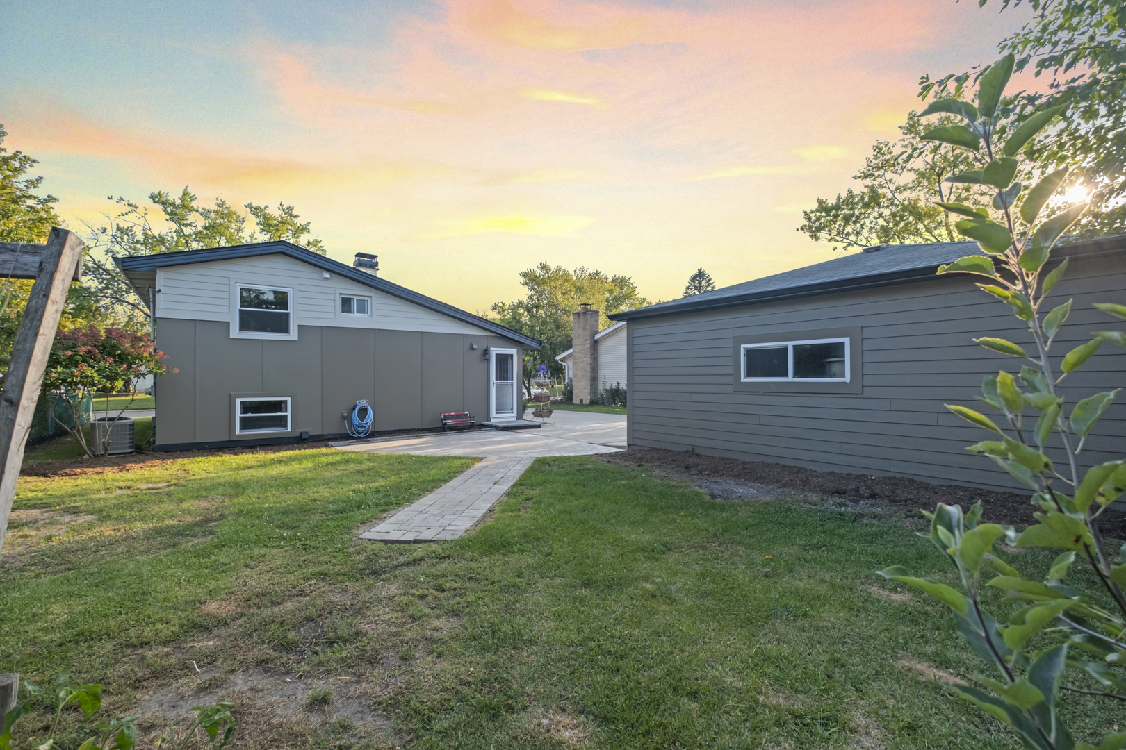 1514 Amarillo Drive, Carpentersville, IL 60110