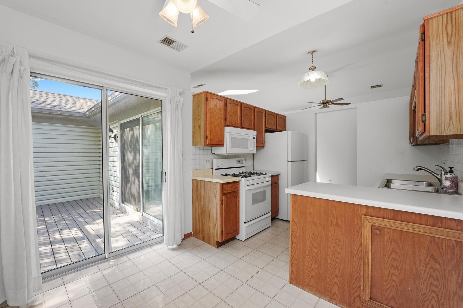 1505 MERCURY Drive #6, Schaumburg, IL 60193