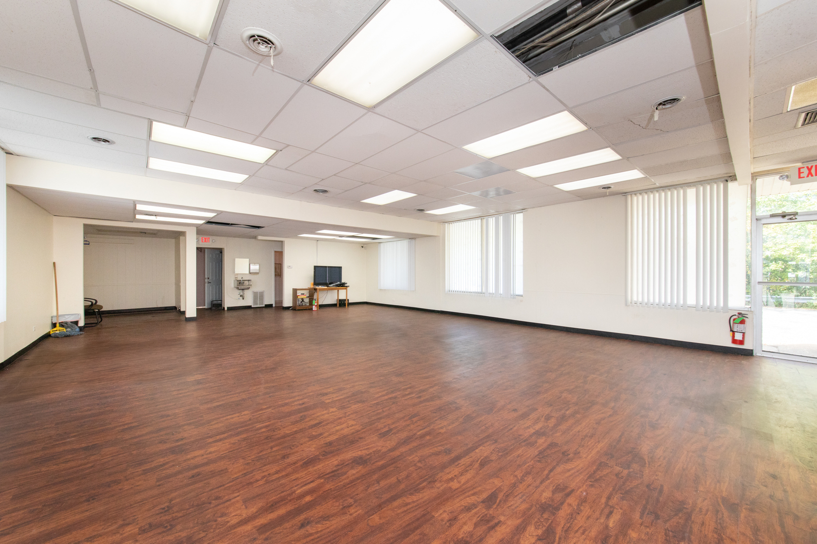 47 W Dundee Road, Wheeling, IL 60090