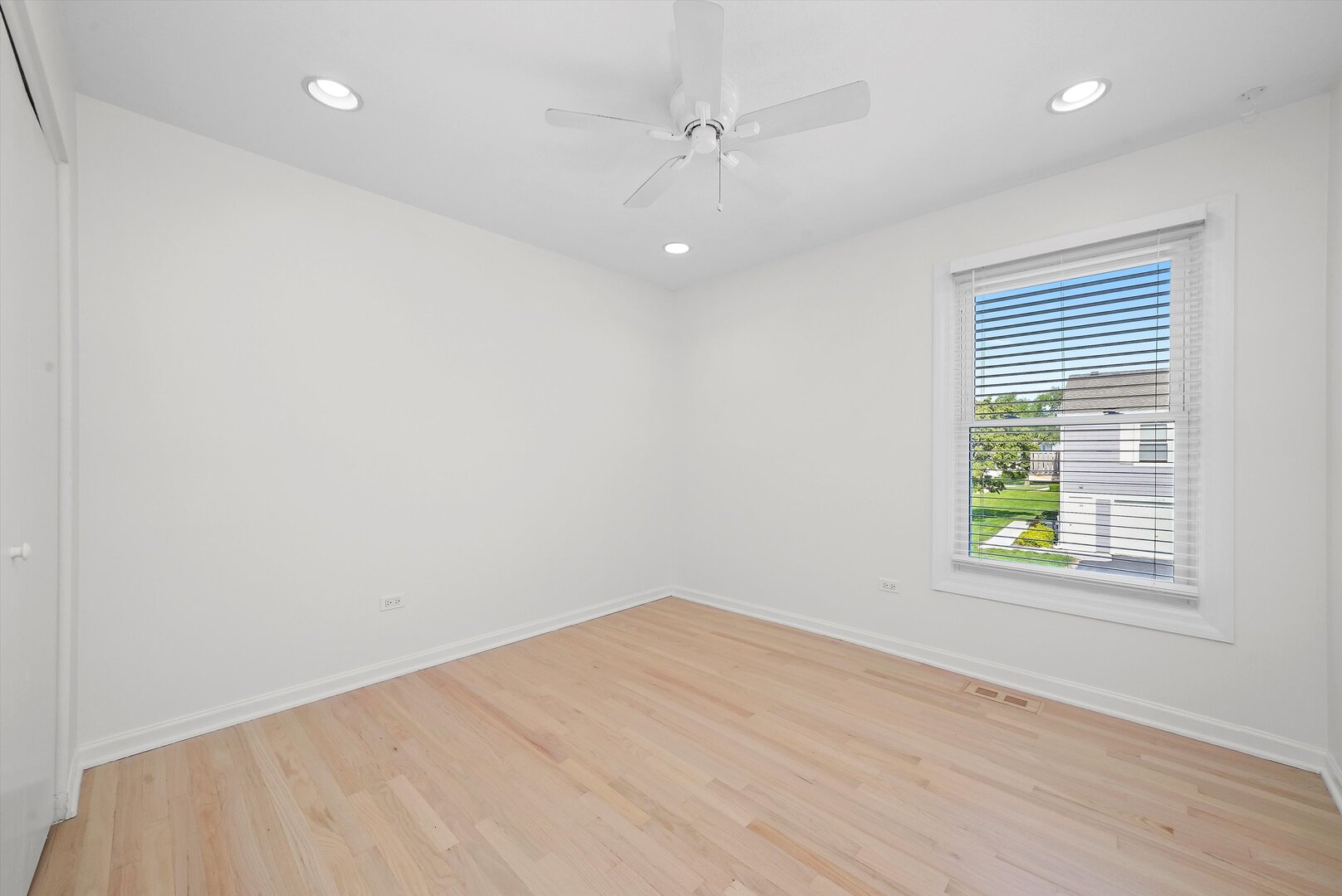 1021 Brunswick Harbor #1021, Schaumburg, IL 60193